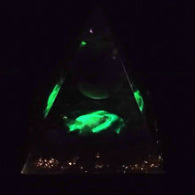 Load image into Gallery viewer, Glow in the Dark Orgone Pyramid with Protective Amethyst - Home DecorSmall

